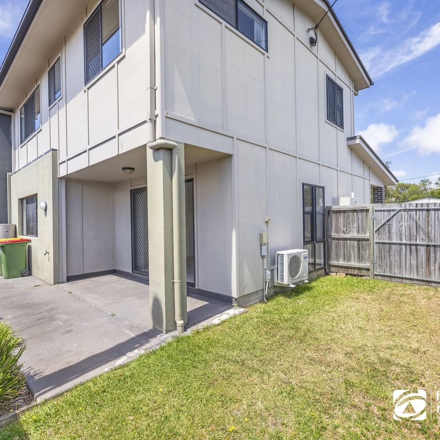 FOUR BEDROOM TOWNHOUSE IN THE HEART OF CLEVELAND - Photo 1
