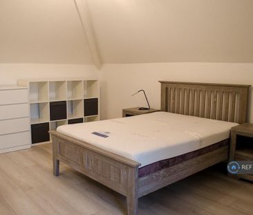 1 bedroom in a house share to rent - Photo 4