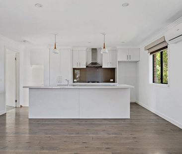 MODERN 3 BEDROOM FAMILY HOME - Photo 5