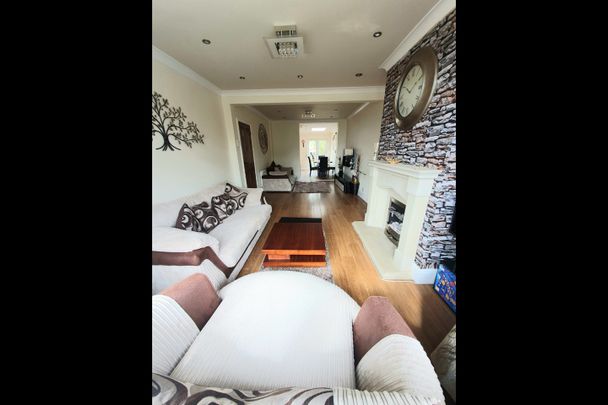 4 Bed Terraced House, Ashington Grove, CV3 - Photo 1