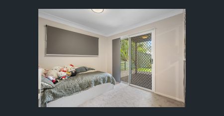 Spacious, Secure & Family-Friendly Living in Leafy Kenmore - Photo 3