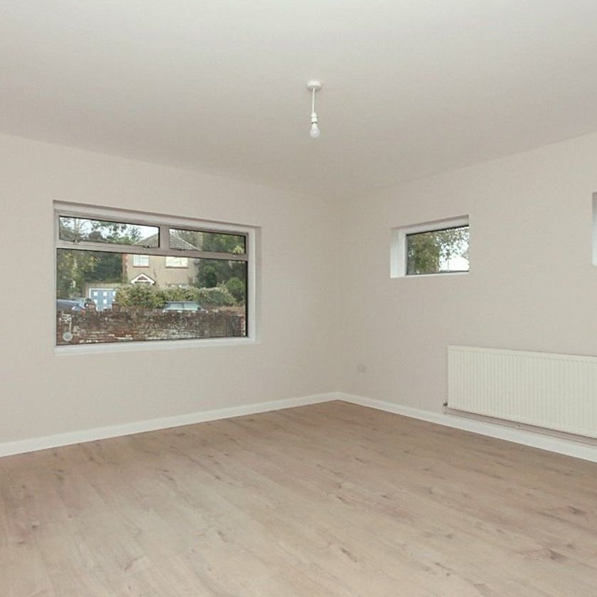 Chalkwell Road, Sittingbourne, Kent, ME10 - Photo 1