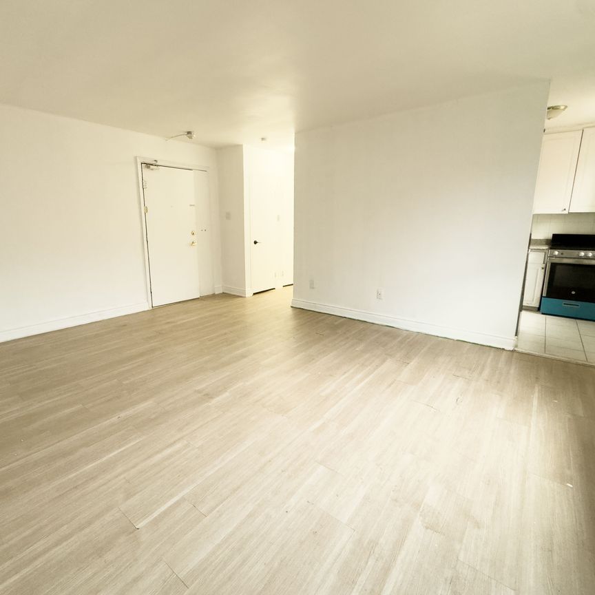 For Lease - 896 Eglinton Avenue Unit# 311, Toronto, Ontario - Photo 1