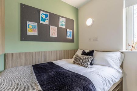 1 bedroom in a flat share to rent - Photo 3