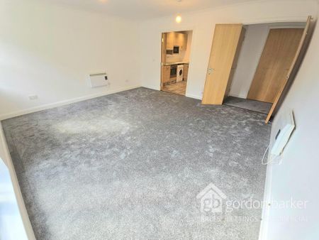 2 bedroom flat to rent - Photo 3