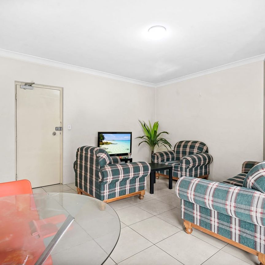 NEAT & TIDY TWO BEDROOM UNIT! - Photo 1