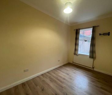 2 bed lower flat to rent in NE10 - Photo 6