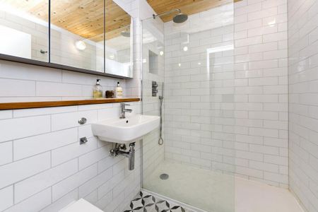 3 bedroom mews to rent - Photo 4