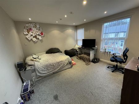 Newport Mount, Burley, LS6 3DB, Leeds - Photo 4