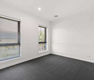 Spacious Family Home! - Photo 1