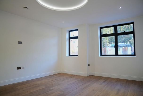 4 bedroom semi-detached house to rent - Photo 1