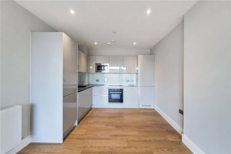 Excellent two-bedroom, two-bathroom flat within Wimbledon Grounds, this prestigious new development next to the AFC Wimbledon Stadium. The apartments all have generous balconies, lift access, secure bike storage and landscaped communal gardens. - Photo 5