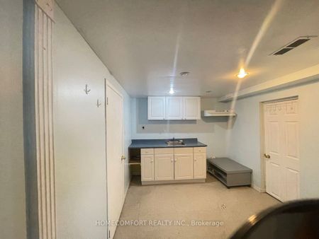 For Lease - 27 Dittmer Crescent, Toronto, Ontario - Photo 3