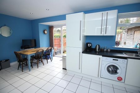 2 Bedroom Semi-Detached To Rent - Photo 4