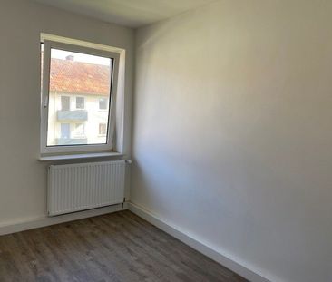 Renovierte 2-Zimmer-Wohnung mit Balkon - Photo 1