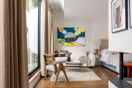 4 bedroom mews to rent - Photo 3