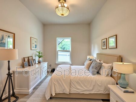 $2,199 / 2 br / 1 ba / 900 sqft 210 Burlington st - Photo 2