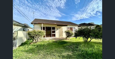 THREE BEDROOM HOME! - Photo 5