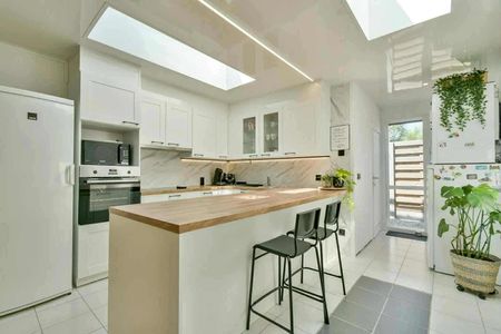 Gerenoveerde rijwoning met 3 slaapkamers en tuin te Roeselare - Photo 5