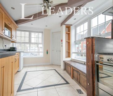 1 bedroom in a house share to rent - Photo 2