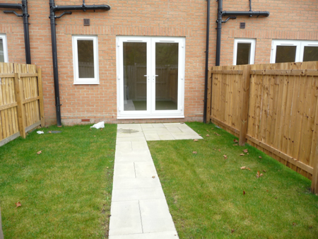 2 bedroom terraced house to rent - Photo 4