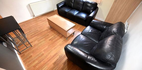 4 bedroom House in Burley Lodge Terrace, Leeds - Photo 2