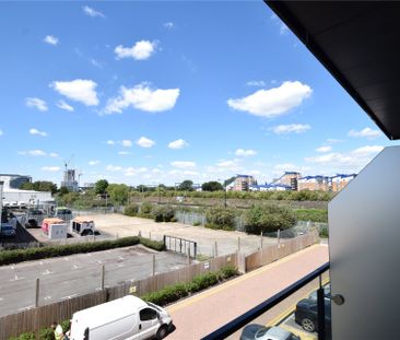 2 bedroom Flat in Oscar Wilde Road, Reading - Photo 6