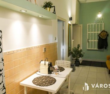 Vidám, zöld belső udvarra néző lakás kiadó a Budai Vár alatt - Fotó 5