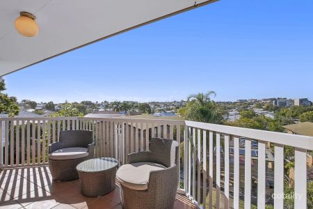 Light-Filled Apartment in Prime Windsor Location - Photo 5