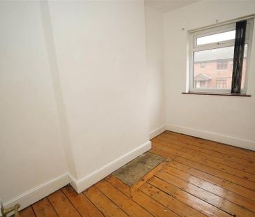 3 bedroom end of terrace house to rent - Photo 4