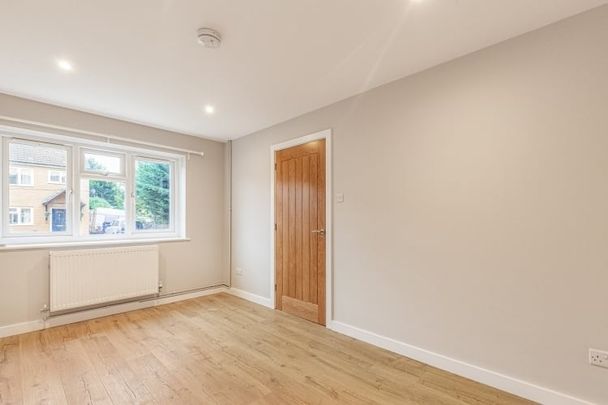 Poolside Close, Banbury - Photo 1