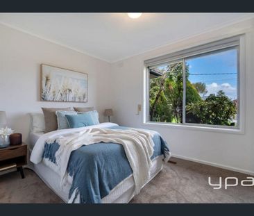 8 Braemar Close, Gladstone Park, Vic 3043 - Photo 3