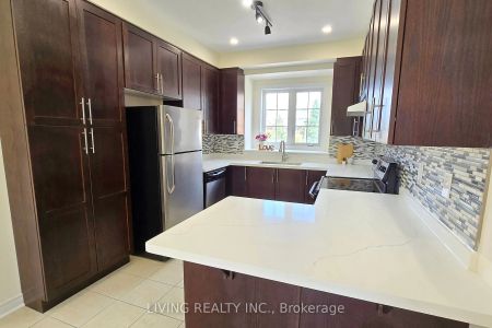 Condo Townhouse For Lease | N9255946 - Photo 4