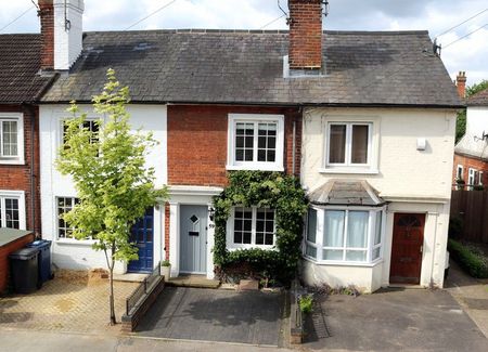 Kings Road, Godalming - 2 bedrooms Property for lettings - Seymours - Photo 2