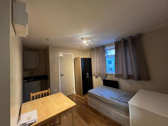 Studio to rent - Photo 1