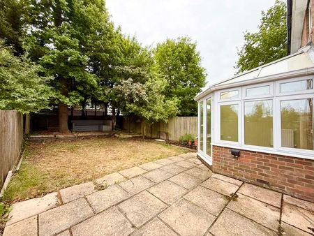 Poplars Close, RH15 - Photo 2