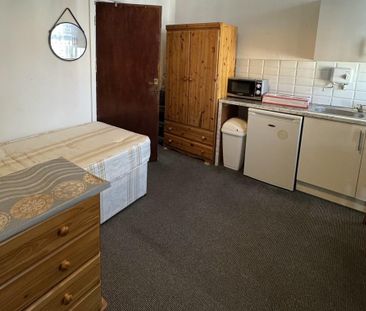Studio to rent - Photo 2