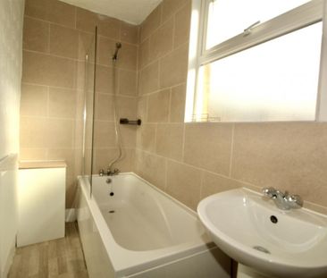 1 Bedroom Flat - Above Shop To Let - Photo 5