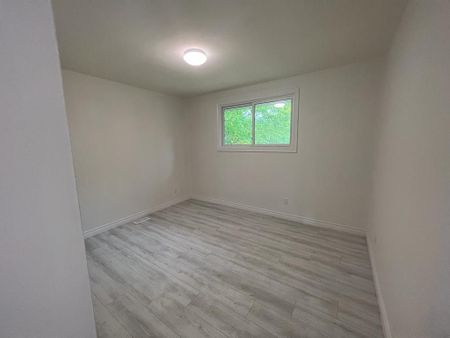 For Lease - 22 Macoomb Drive Unit# Upper, Welland, Ontario - Photo 2