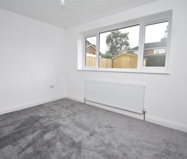 2 bedroom semi-detached bungalow to rent - Photo 3
