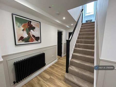 1 bedroom in a house share to rent - Photo 3
