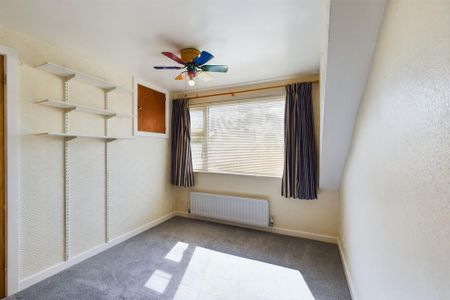 3 bedroom semi-detached bungalow to rent - Photo 3