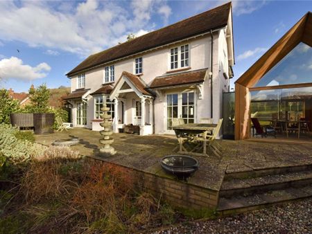 A superb family home in a fantastic rural setting - Photo 4