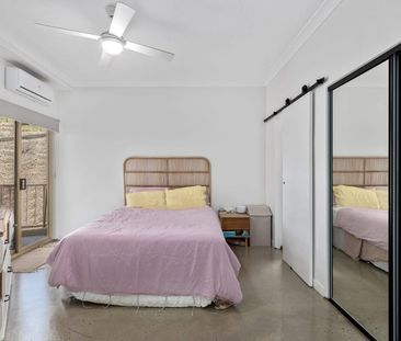 Stunning 2 Bedroom Apartment - Walk to Currumbin Beach! - Photo 3