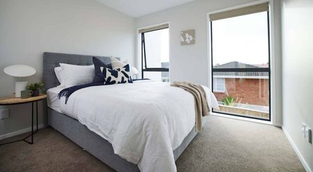 Stylish, and ready to move in - Photo 5