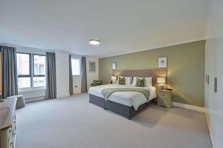 Kensington High Street, London, High Street Kensington, W8 - Photo 4