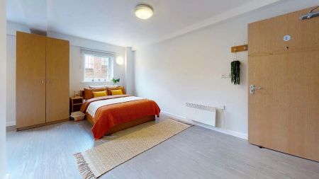 Silver En Suite - Photo 5