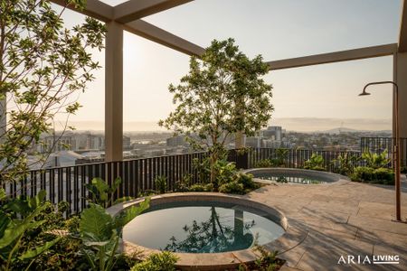 An Executive Apartment Retreat — Where Parkfront Meets City Skyline - Photo 4