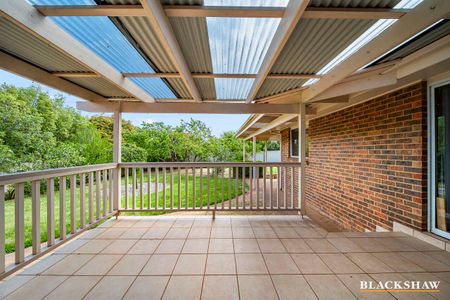 Spacious Family Home in a Quiet McKellar Cul-de-Sac - Photo 5