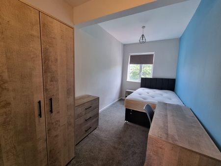 4 Bed Student Accommodation - Photo 2